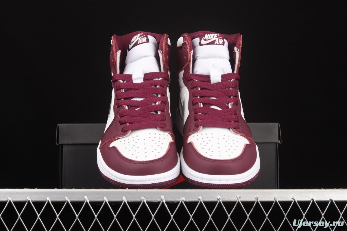 Air Jordan 1 Retro High OG Bordeaux Bordeaux burgundy high top basketball shoes 555088-611