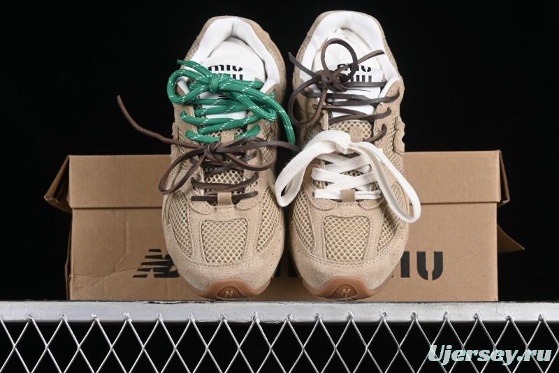 Miu Miu x New Balance 530 Low-Top Retro Running Sneakers with Dual Lace Design - G.D4