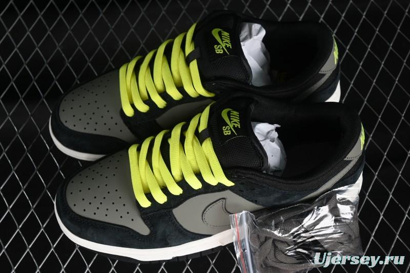 Nike Dunk Low SB Skateboarding Shoes - 302517-236