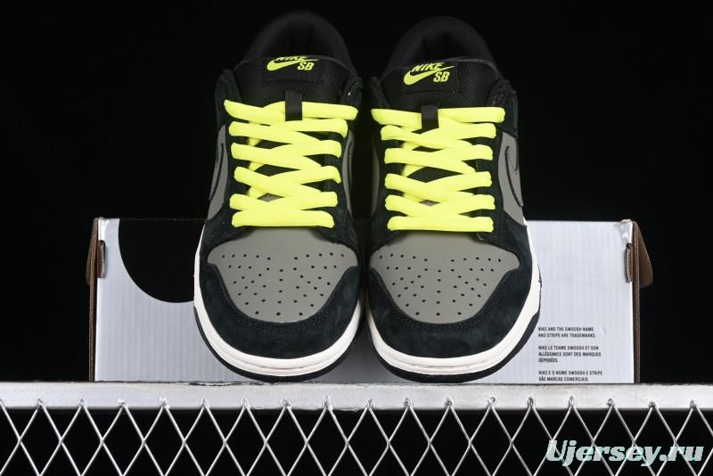 Nike Dunk Low SB Skateboarding Shoes - 302517-236
