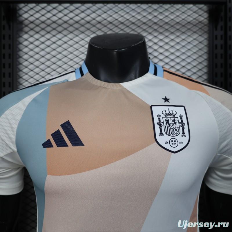Player Version 2025 Spain Pre-Match White with Geometric Pattern Jersey