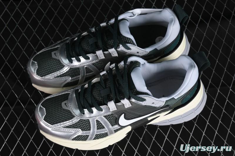 Nike V2K Runtekk 3XL Retro Low-Top Running Shoes with Shock Absorption and Anti-Slip Design - HJ4497-300