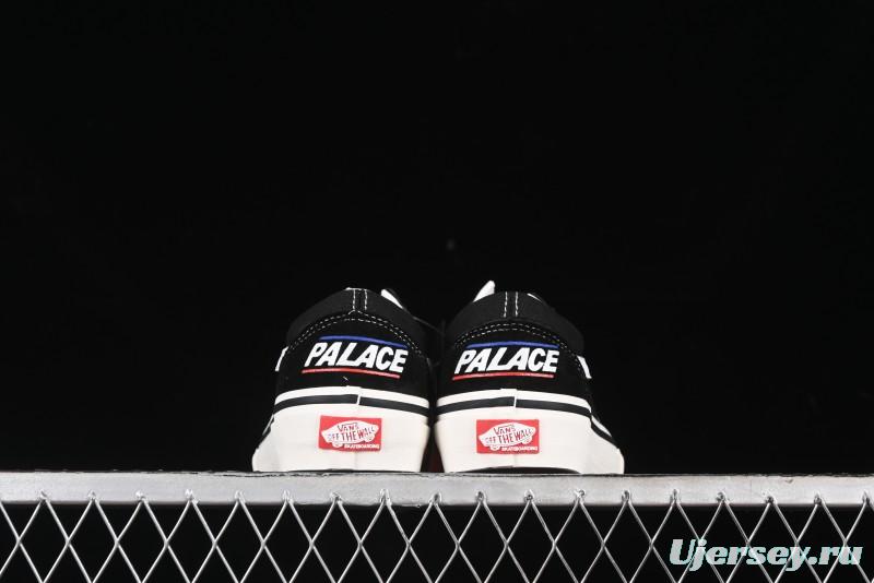 Vans Old Skool Low-Top Retro Skate Shoes in Black & White - VN0A5KRXBA2