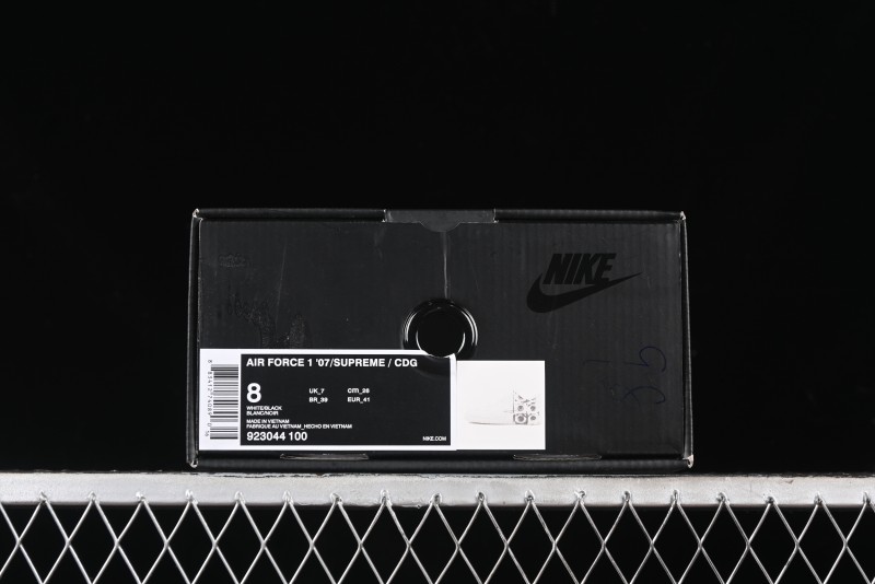 Comme des Garcons Shirt x Supreme x Nike Air Force 1 '07 Low Top Casual Sneakers - 923044-100