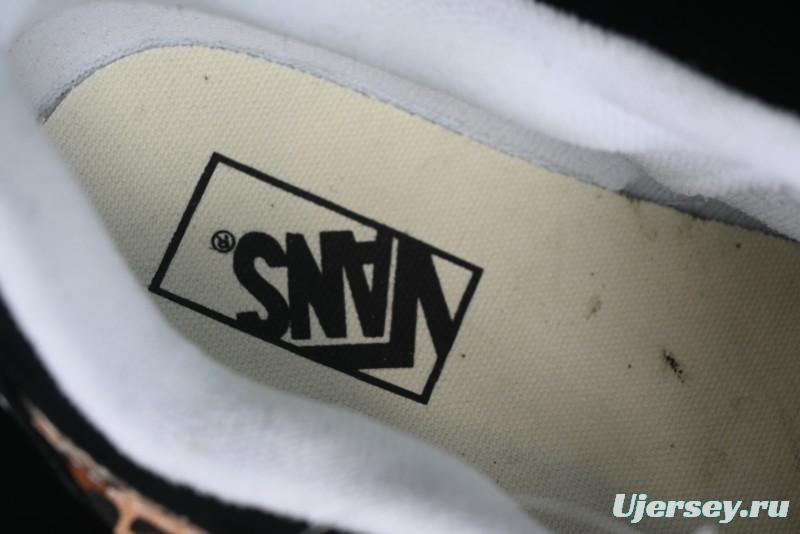 Vans Classics Knu Skool Sneakers with Leopard Print Logo in Black - VN000D2GBA2