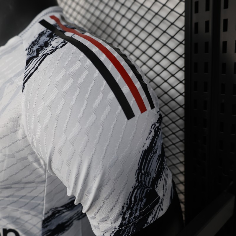 Player Version 25/26 Manchester United White with Marble Pattern and Snapdragon Sponsor Jersey