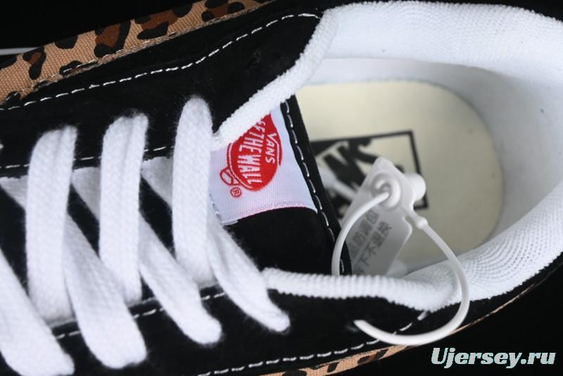 Vans Classics Knu Skool Sneakers with Leopard Print Logo in Black - VN000D2GBA2