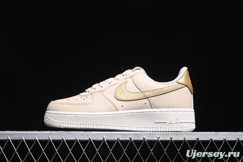 Nike Air Force 1 '07 Low Top Sneakers with Full-Grain Leather and Air Cushion - DQ7569-102