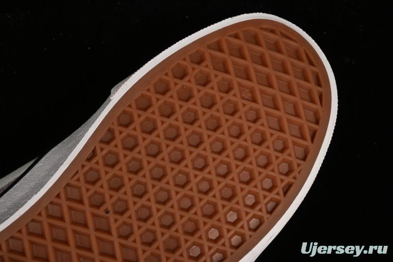 Vans Classics Knu Skool Retro Chunky Tongue Sneakers with Enlarged Toe and Breathable Mesh - VN000CRP0L08