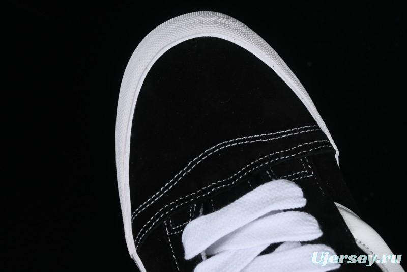 Vans Classics Knu Skool Retro Sneakers in Black & White - VN0AUAK375