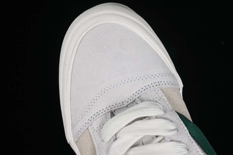 Vans Classics Knu Skool Retro Sneakers with Enlarged Toe and Thickened Tongue - VN009QCBDS