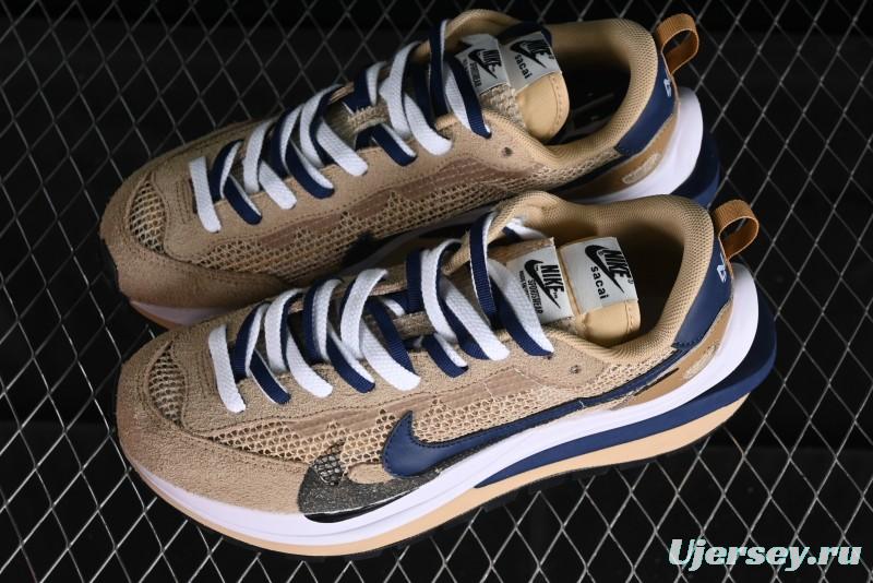 Nike Sacai VaporWaffle 3.0 Deconstructed Running Shoes with Layered Sole - CV1363-102