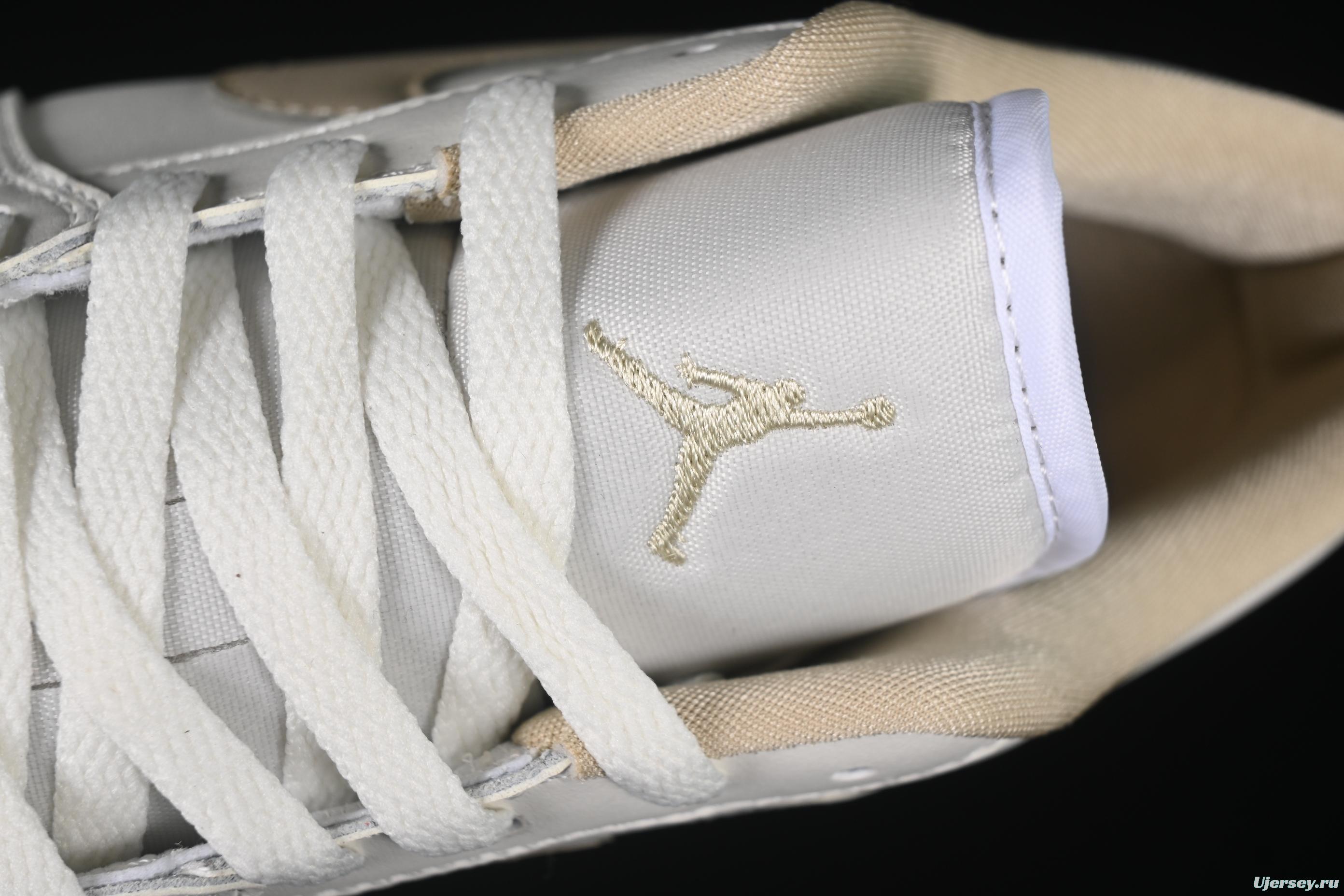 Nike Air Jordan 1 Low AJ1 Casual Sneakers in White - DC0774-112