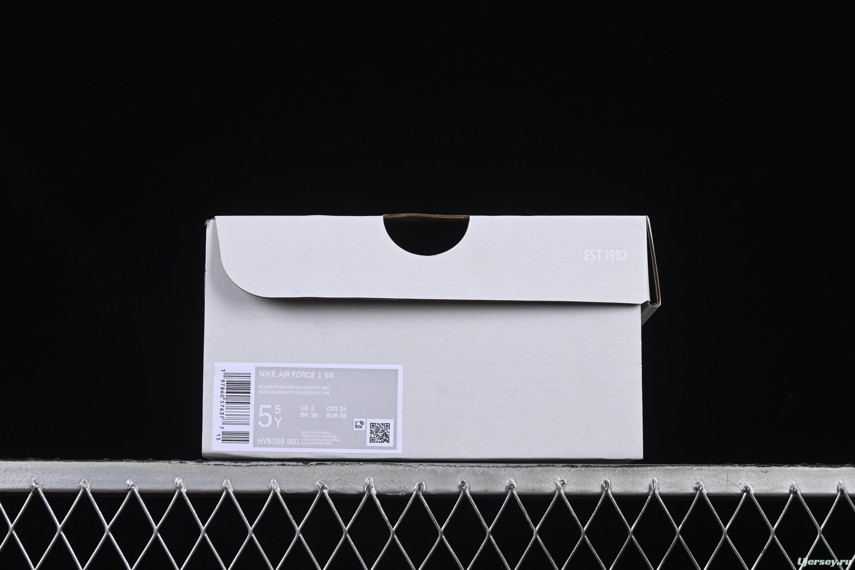 Nike Air Force 1'07 Low Casual Sneakers with Full-Length Air Cushion - HV6359-001