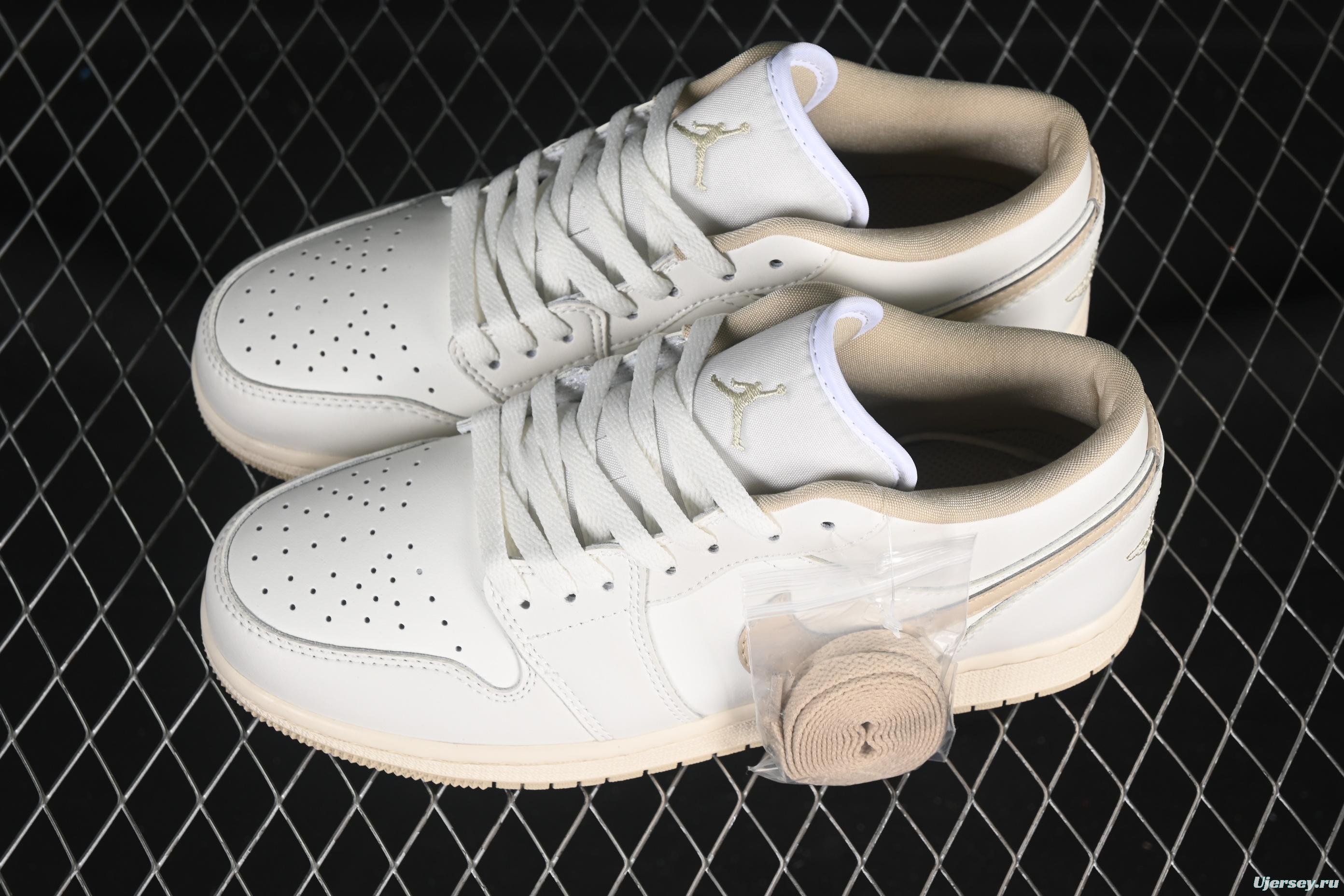 Nike Air Jordan 1 Low AJ1 Casual Sneakers in White - DC0774-112