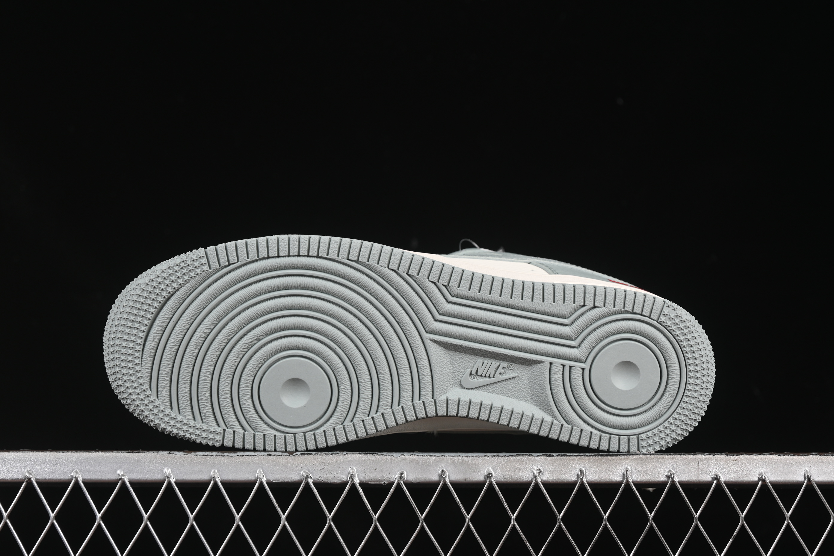 Nike Air Force 1 '07 Low Supreme Collaboration Shoes in Grey - ZH2598-319