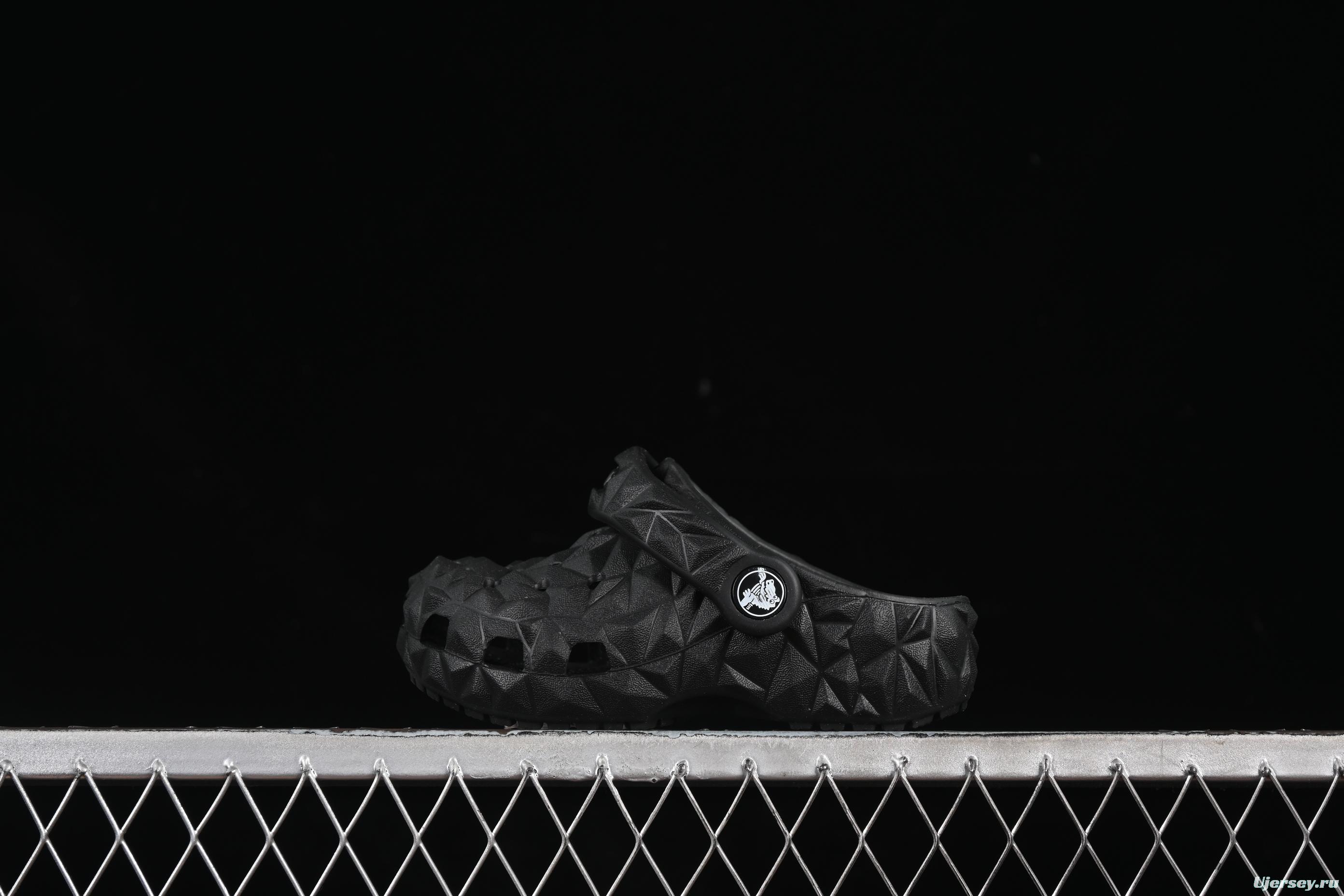 Crocs Classic Clog Kids Lightweight Slip-Resistant Clog with Ventilation Holes - B.D4