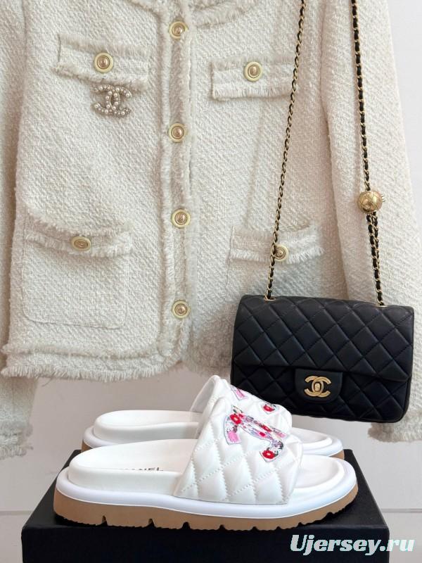 2025 Slippers Chanel White Leather Women Slippers KFY00260