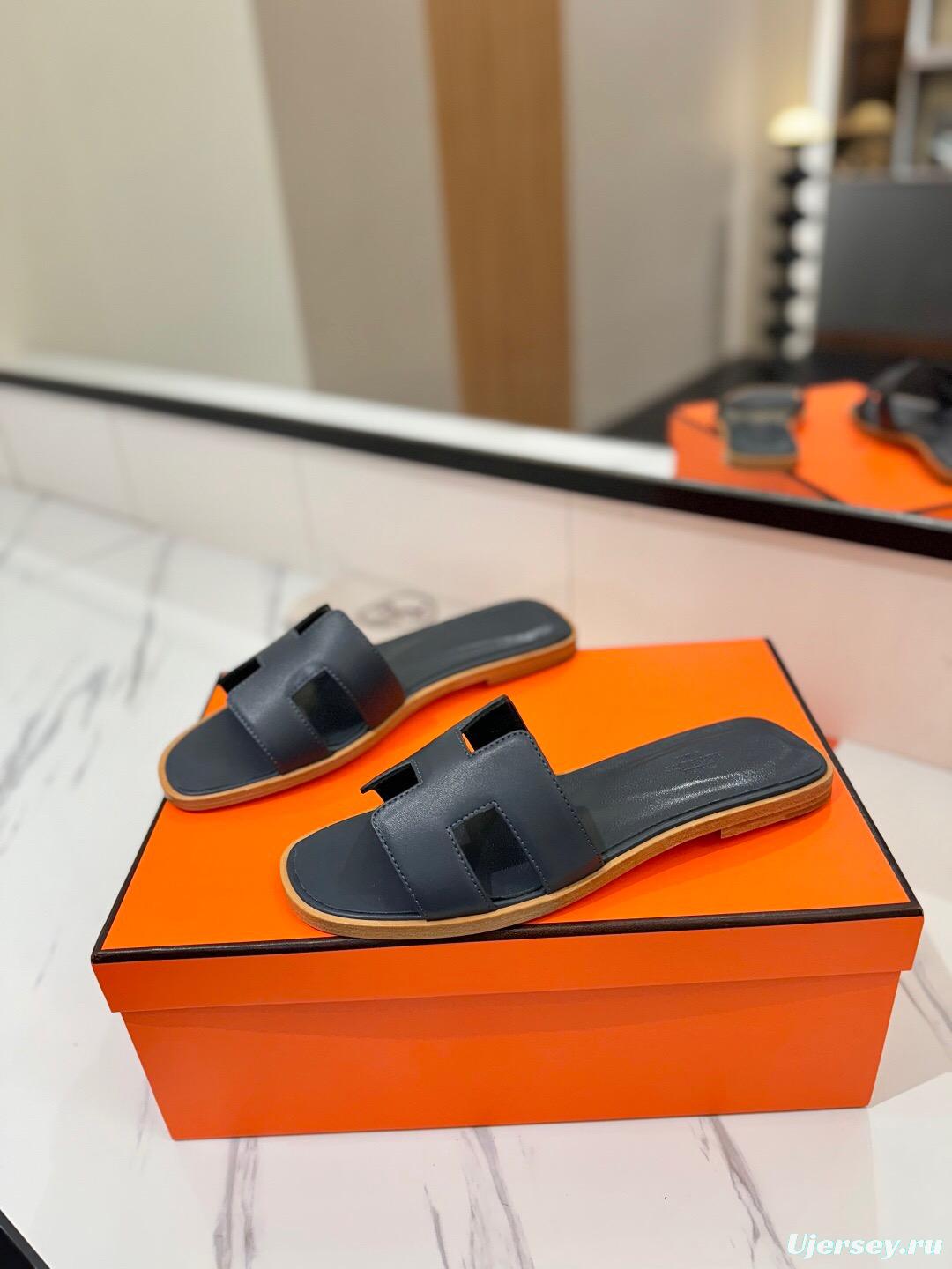 2025 Women Hermès Black Leather Slippers