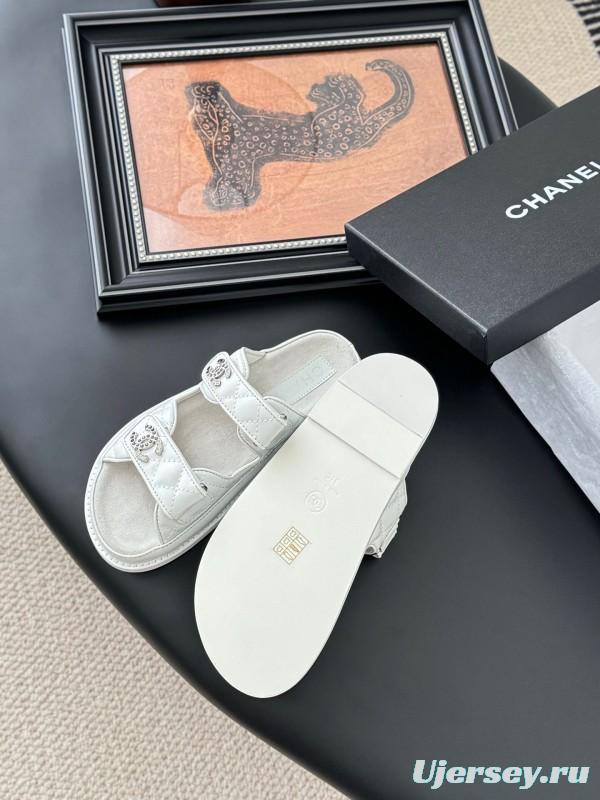 2025 Women Chanel White Leather Slippers LY00310