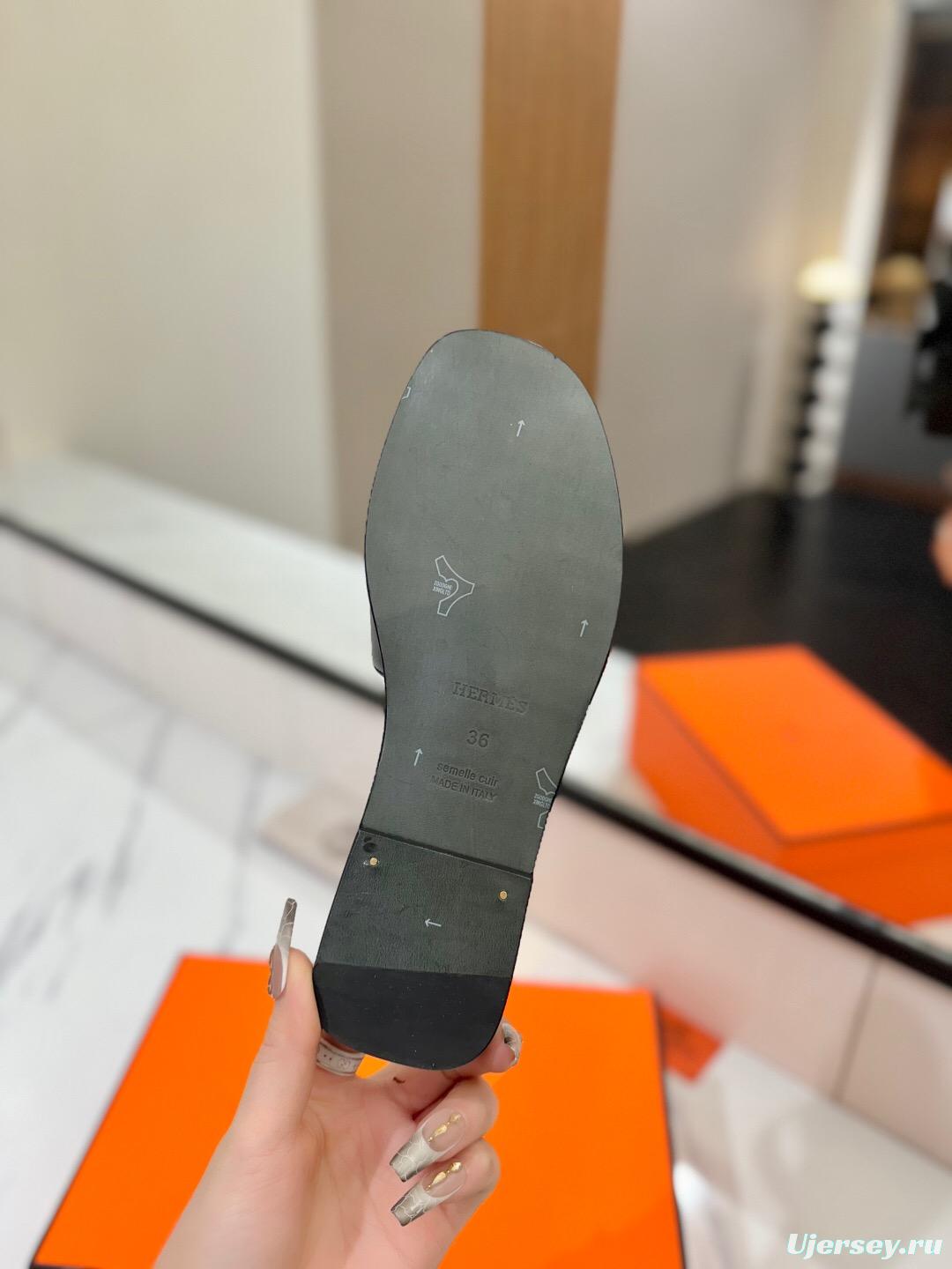 2025 Women Hermès Black Leather Slippers