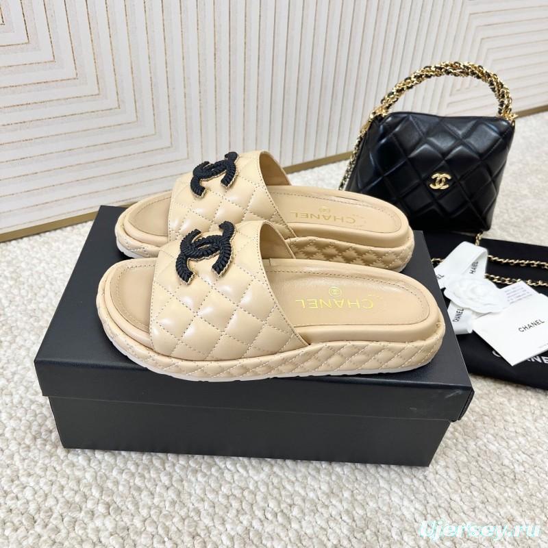 2025 Slippers Chanel Beige Leather Slippers CC Logo