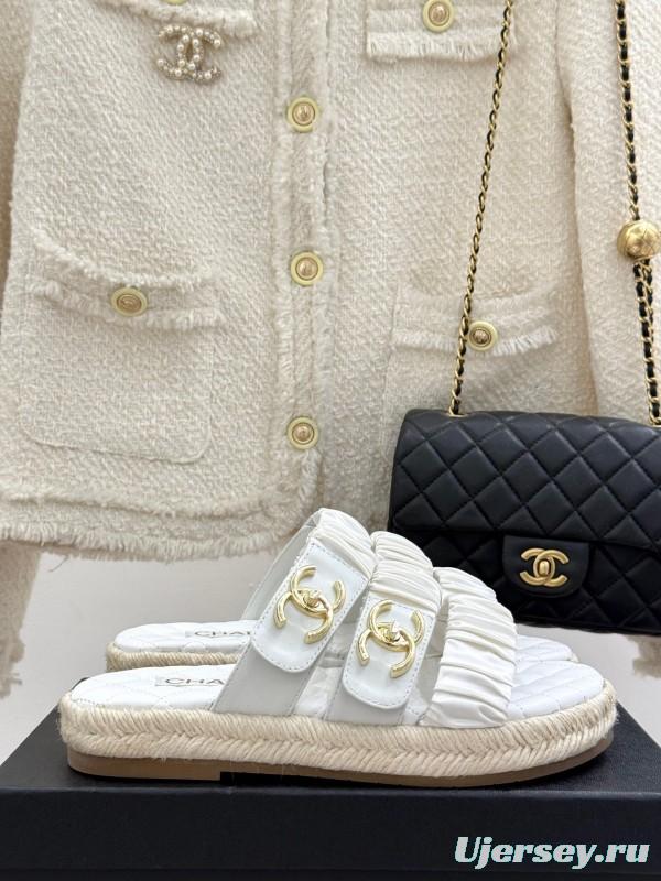 2025 Women Chanel White Leather Slippers KFY00230