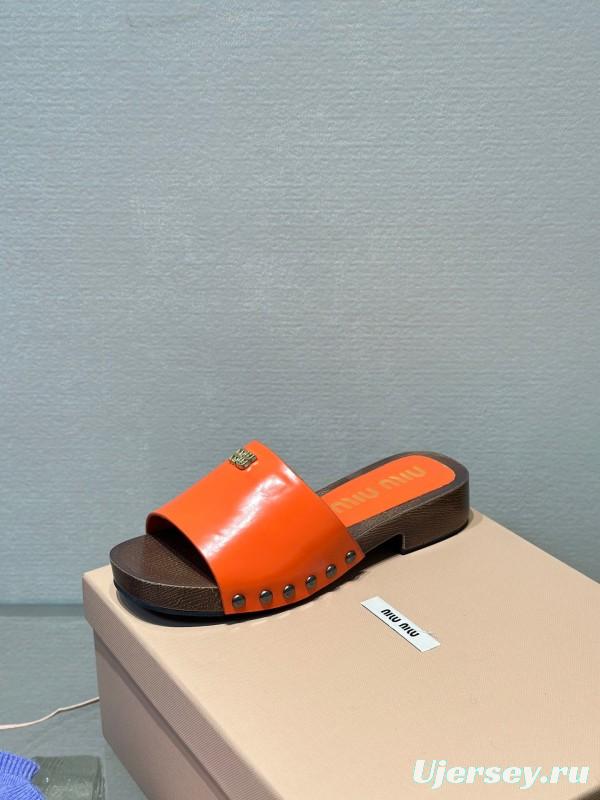 2025 Women Miumiu Orange Patent Leather Slippers