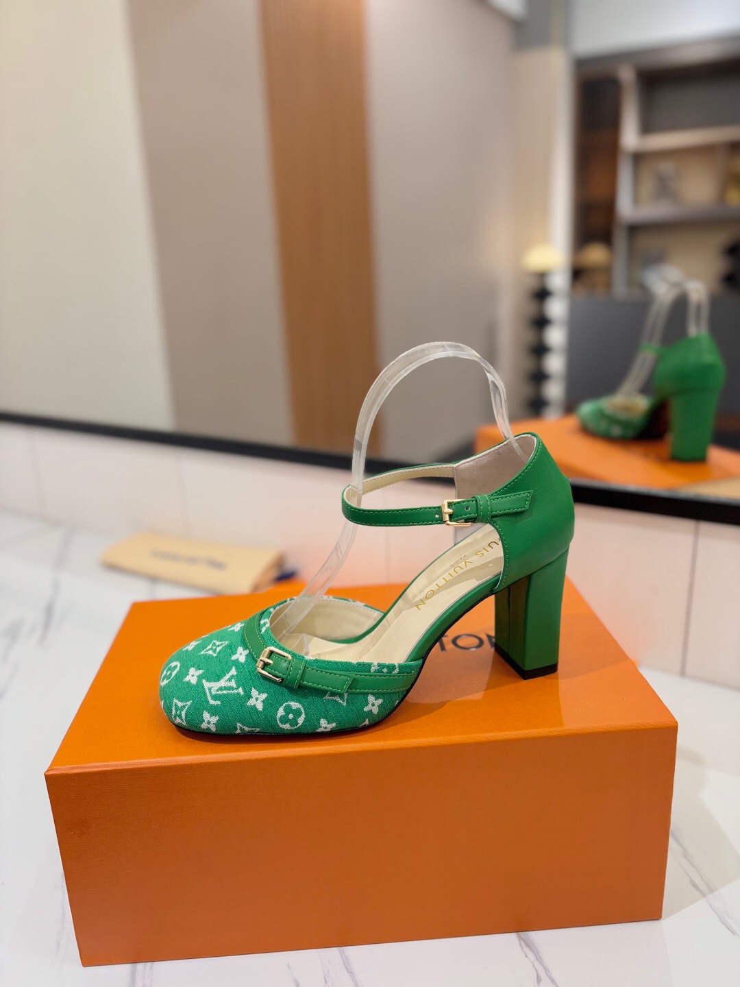 2025 Women Louis Vuitton Green White Denim Pumps LV Buckle KFY00310