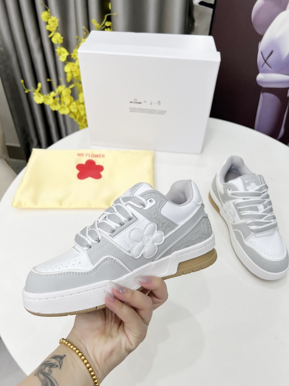 2025 Unisex WEFLOWER White Grey Leather Sneakers LY00280