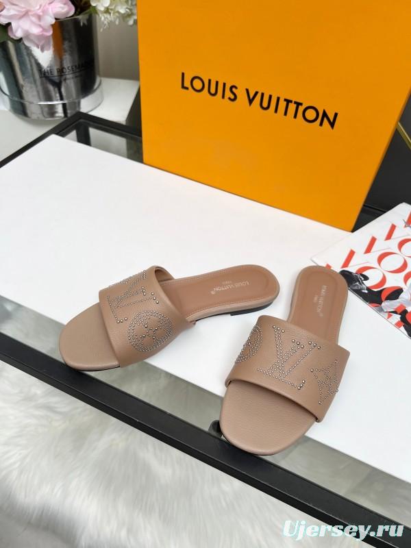 2025 Slippers Louis Vuitton Beige Leather Studded LY00200