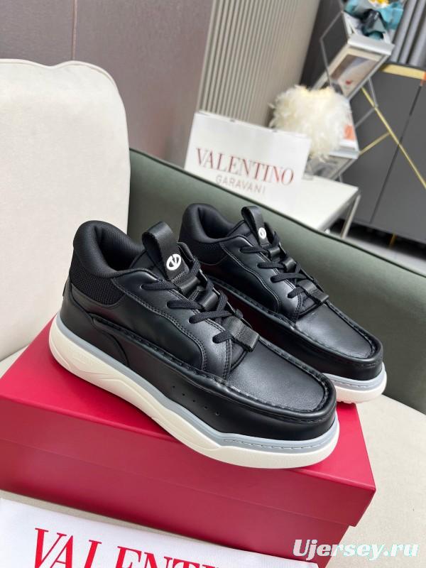 2025 Unisex Valentino Black Leather Sneakers LY00390