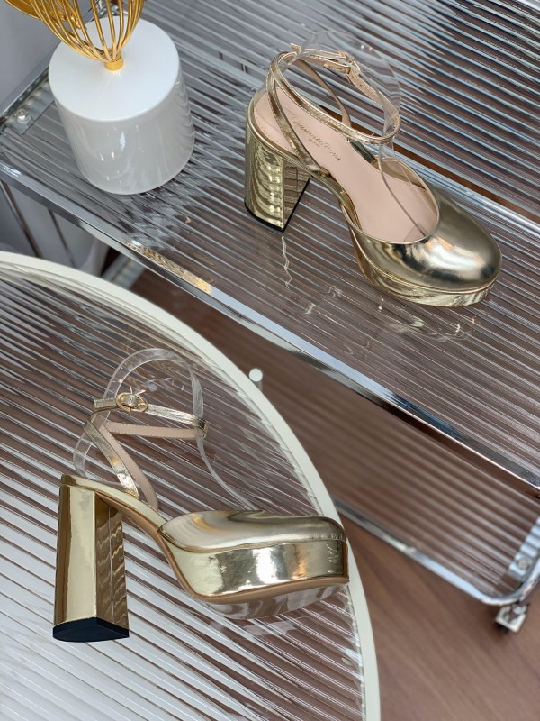 2025 Women Gianvito Rossi Gold Patent Leather Platform Sandals