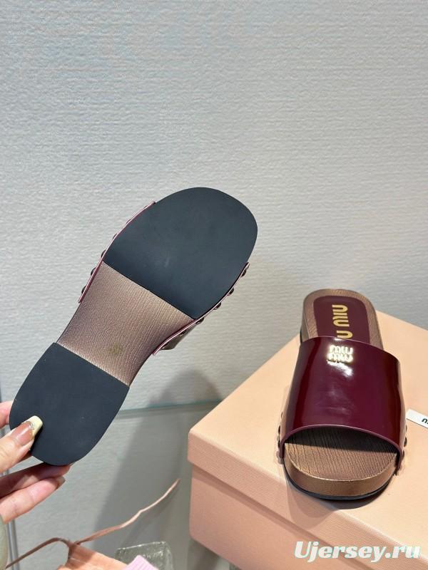 2025 Women Miu Miu Burgundy Patent Leather Slippers KFY00230