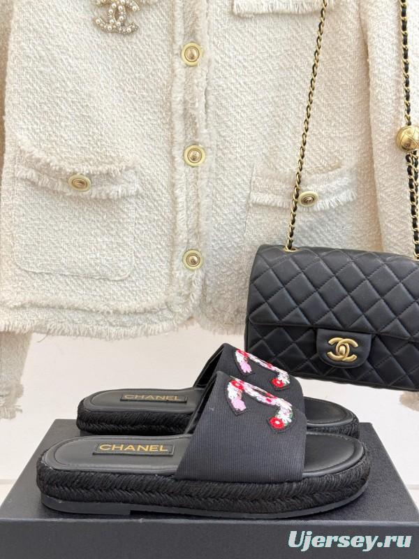 2025 Slippers Chanel Black Embroidered Fabric Slippers