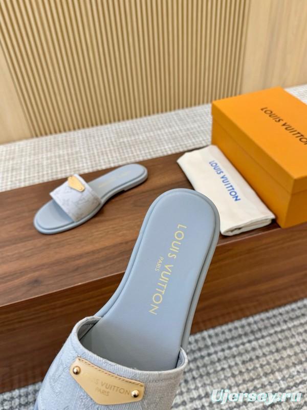 2025 Women Louis Vuitton Light Grey Canvas Slippers LY00200