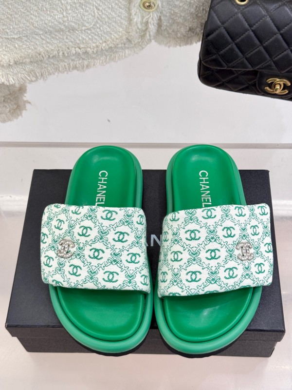 2025 Slippers Chanel Green Nylon Slippers