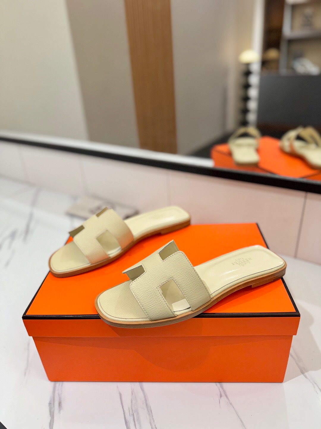2025 Women Hermès Beige Leather Slippers