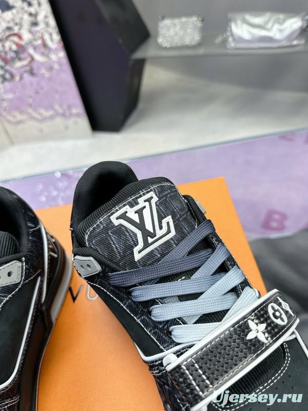 2024 Men Louis Vuitton Black White Leather Suede LV Trainer Sneakers