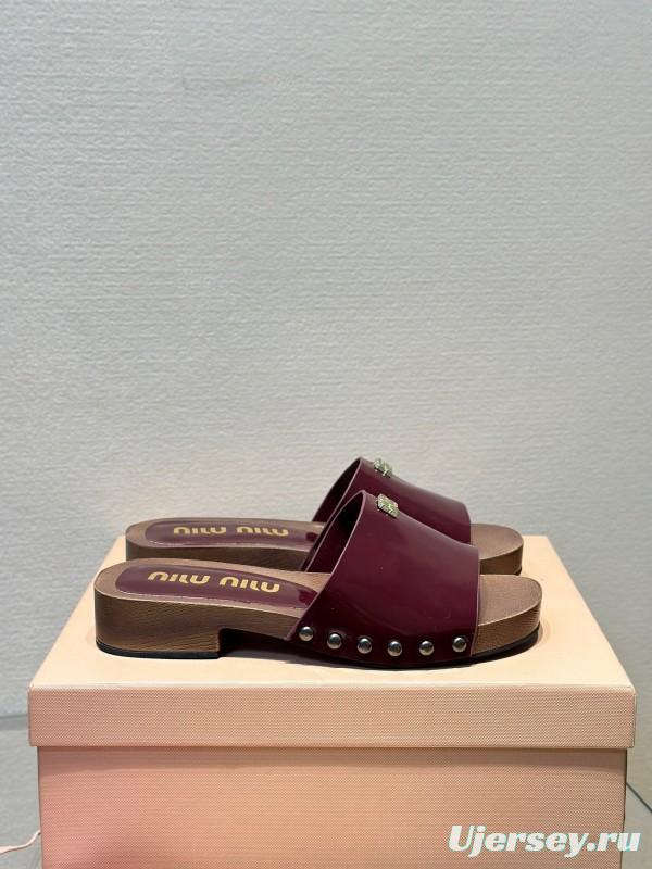2025 Women Miu Miu Burgundy Patent Leather Slippers KFY00230
