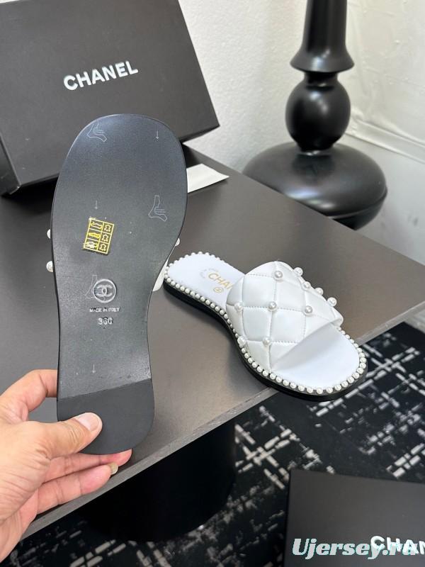 2025 CHANEL White Leather Slippers