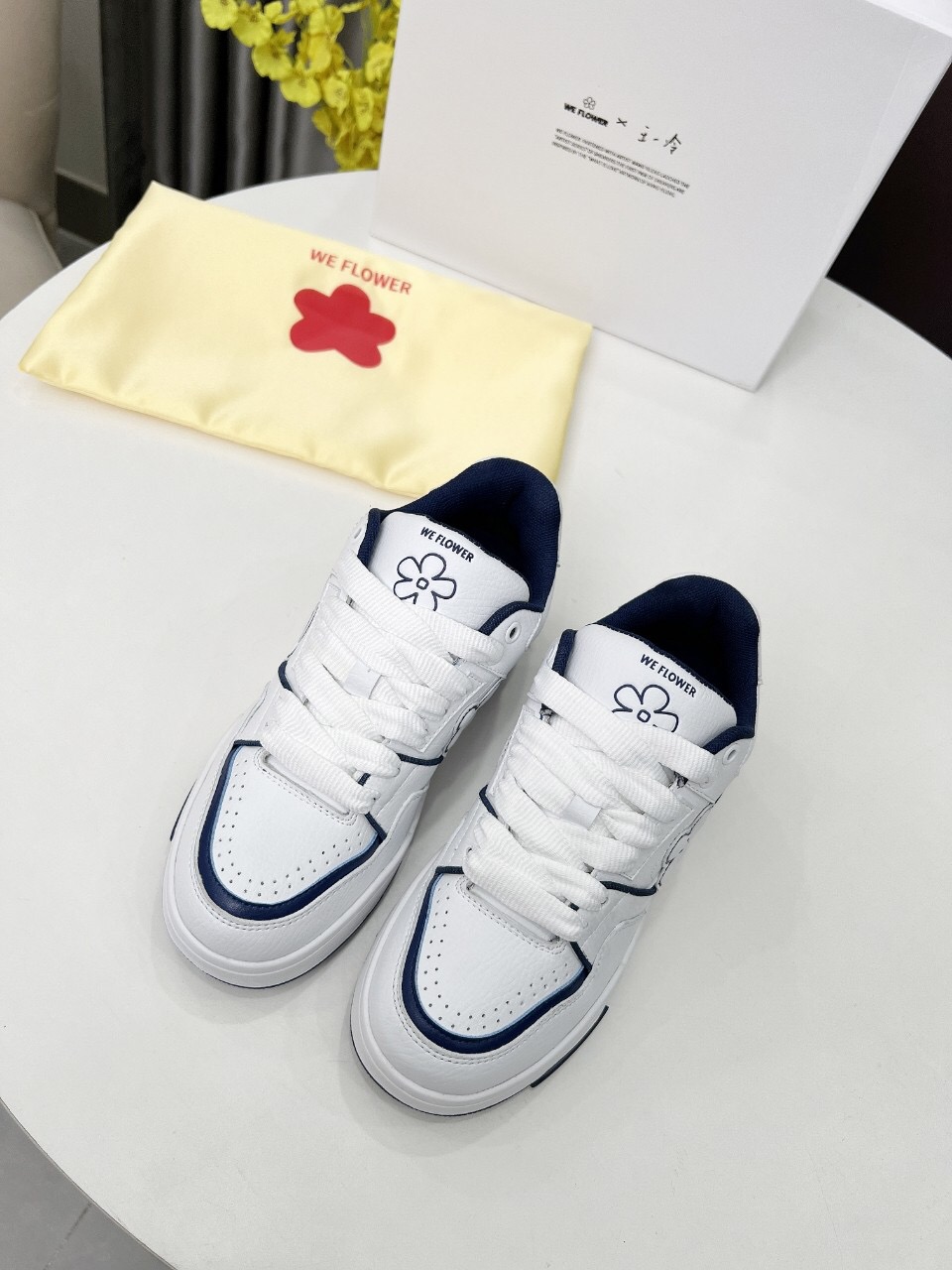 2025 Unisex WEFLOWER White Navy Leather Sneakers LY00280