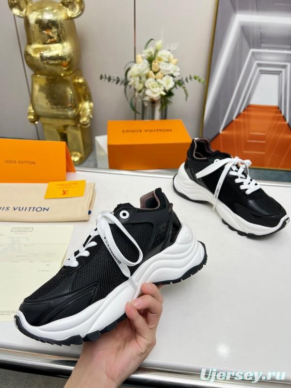 2025 Unisex Louis Vuitton Black White Mesh Leather Sneakers Monogram LY00340