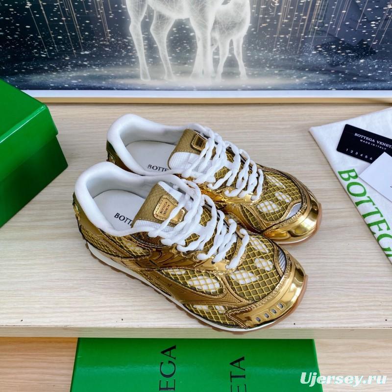 2025 Unisex Bottega Veneta Gold Lightweight Mesh Runner Sneakers Geometric Rubber Sole LY00310