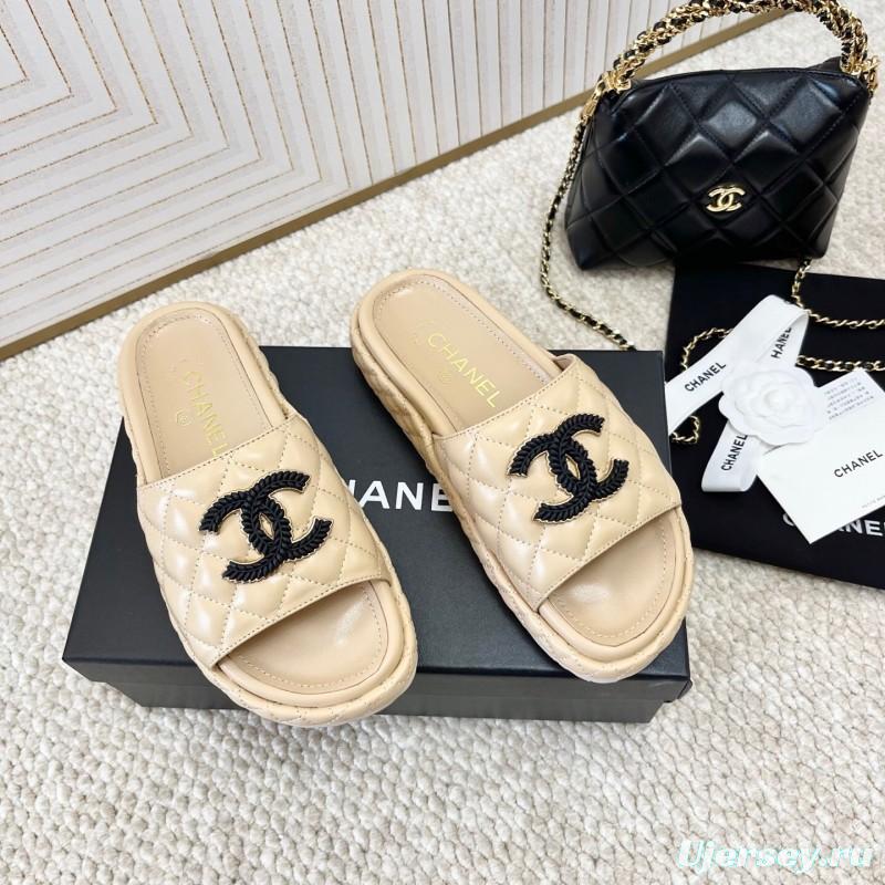2025 Slippers Chanel Beige Leather Slippers CC Logo