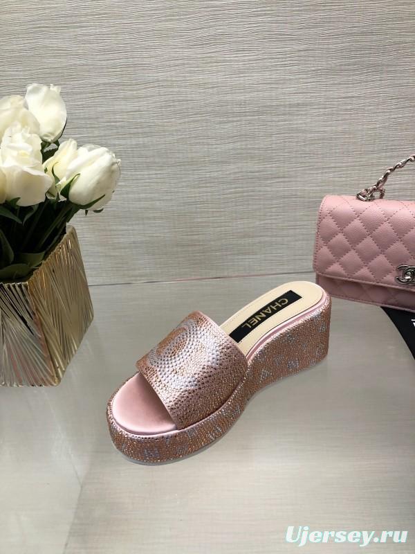 2025 Women Chanel Pink Leather Slippers LY00320