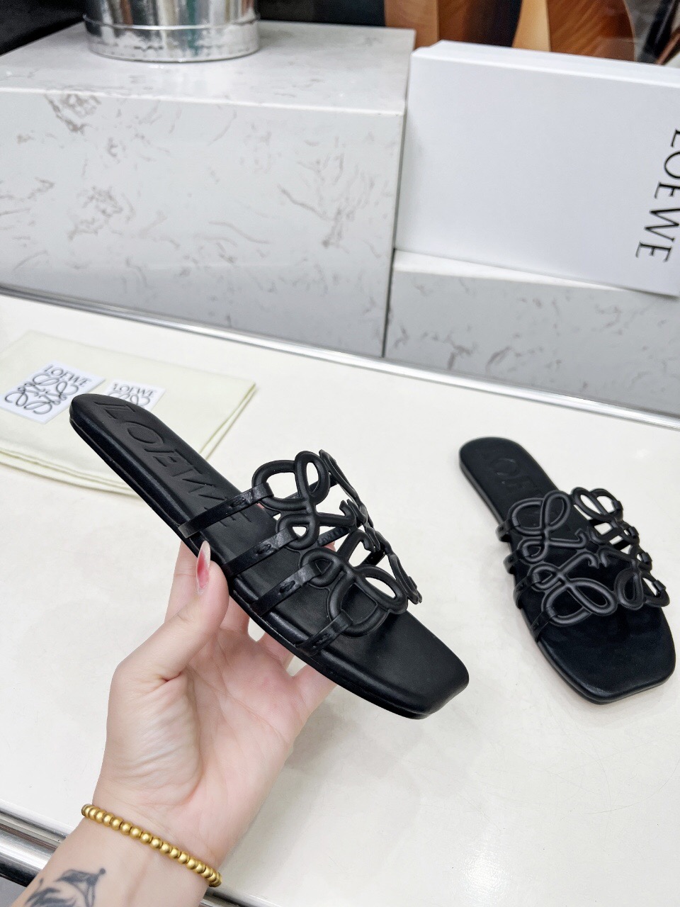 2025 Loewe Black Leather Slippers LY00190