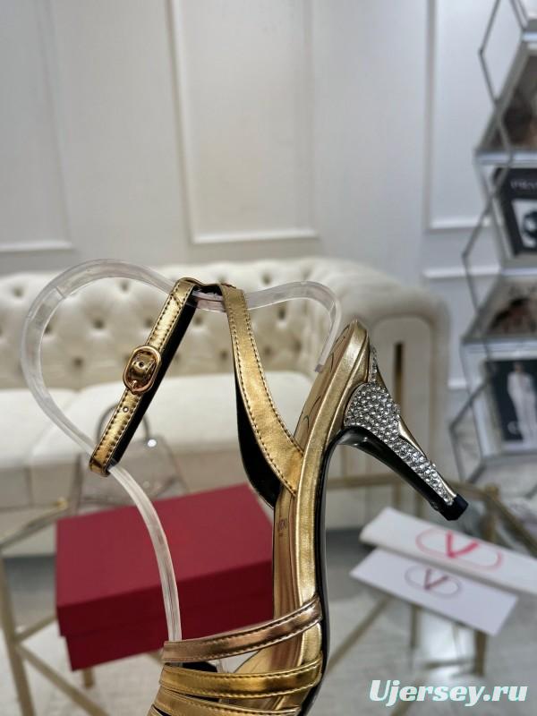 2025 Women Valentino Gold Leather Sandals LY00310