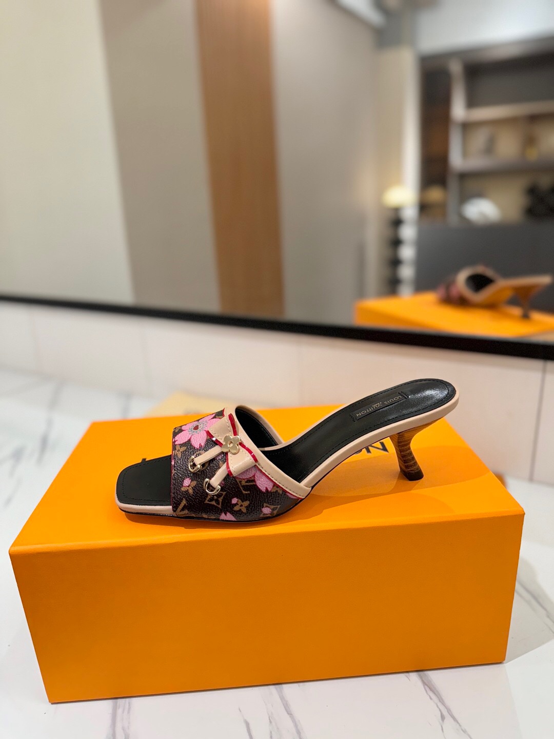 2025 Women Louis Vuitton Brown Pink Leather Mules