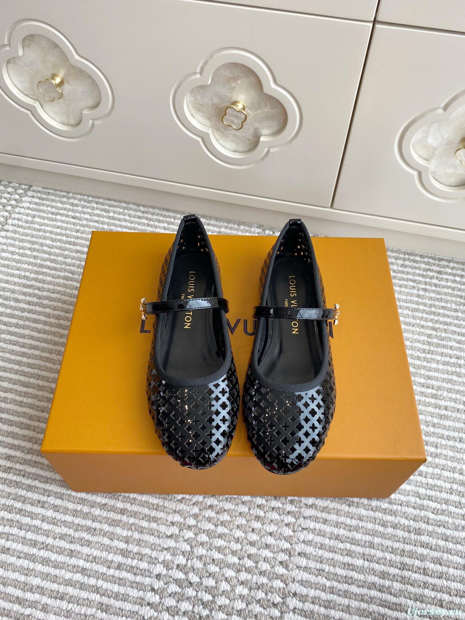 2025 Women Louis Vuitton Black Patent Leather Mary Jane Ballet Flats KFY00310